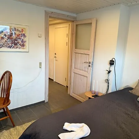 Vaerelse Med 2 Senge Og Sovesofa * Herning