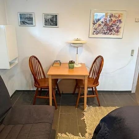 Vaerelse Med 2 Senge Og Sovesofa