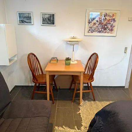 Vaerelse Med 2 Senge Og Sovesofa
